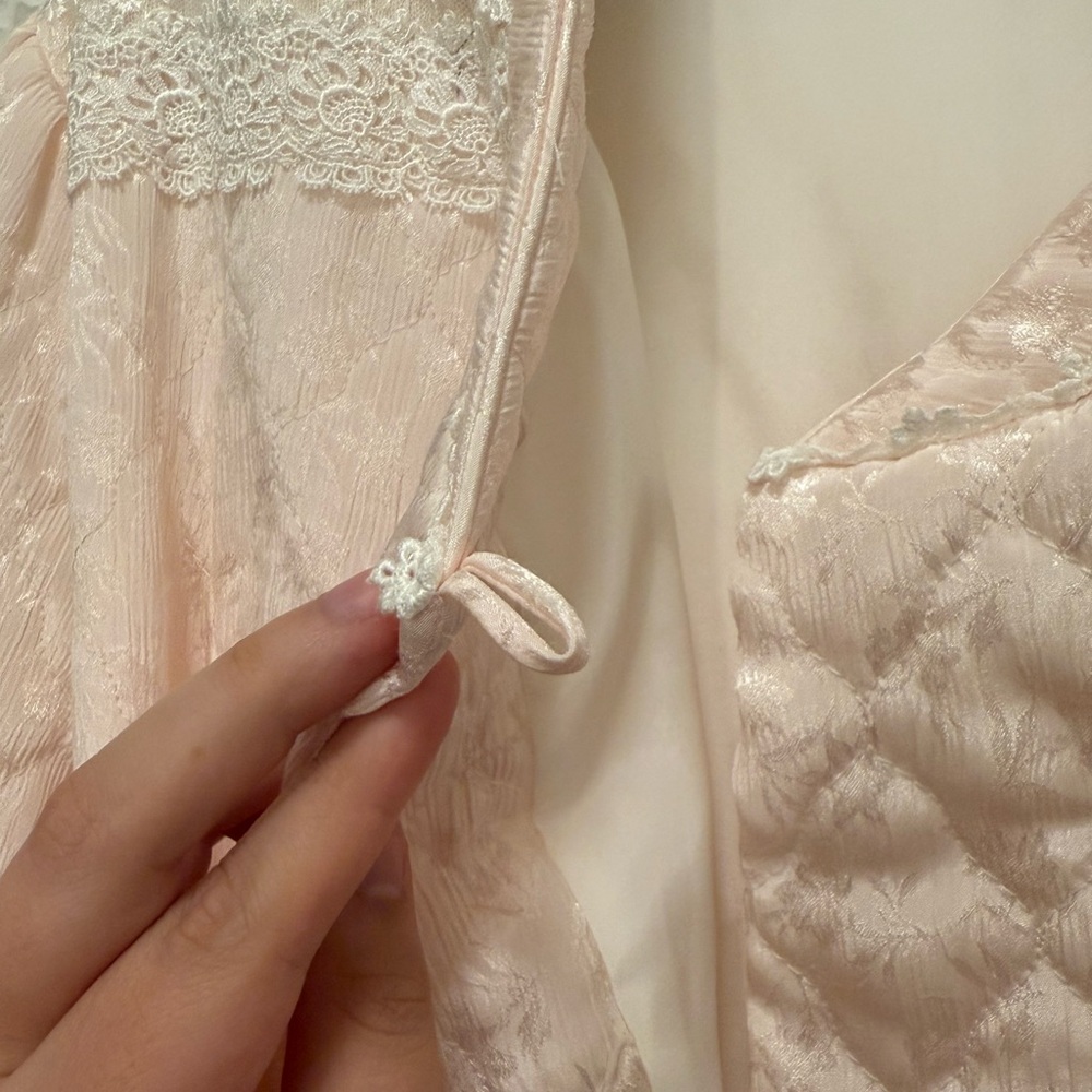 Vintage Christian Dior Pink Quilted Robe - Picture 5 of 16